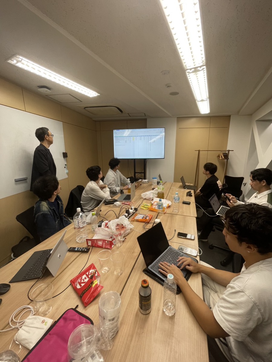 講師と一緒に手を動かす制作タイム
